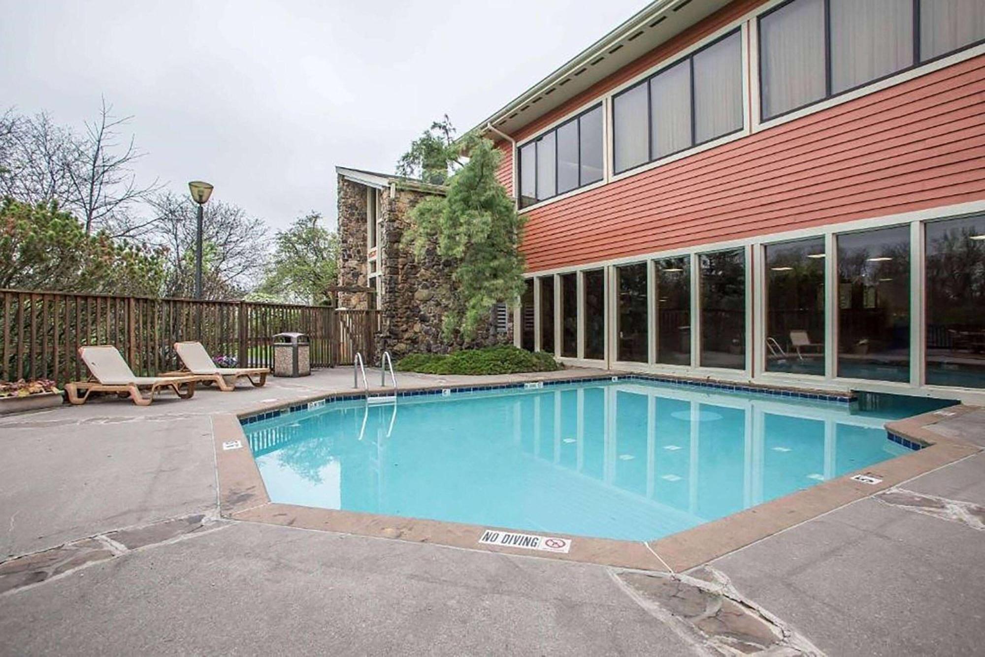 Howard Johnson By Wyndham Merrillville Buitenkant foto